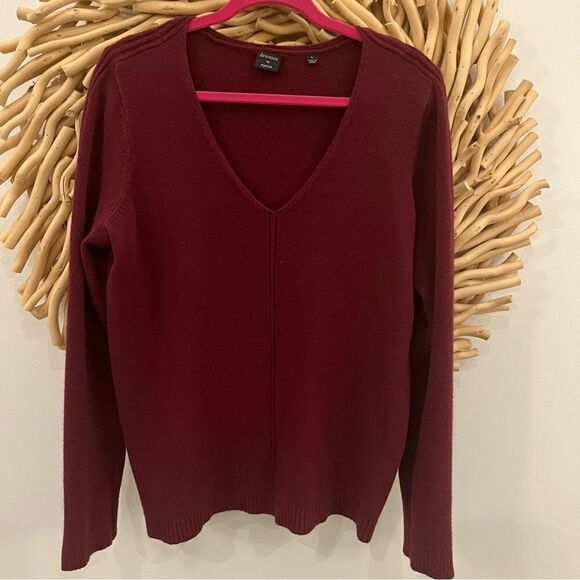Cyrus Classic Deep Red V-Neck Sweater With Notched Sleeves, Size Large - Picture 1 of 5